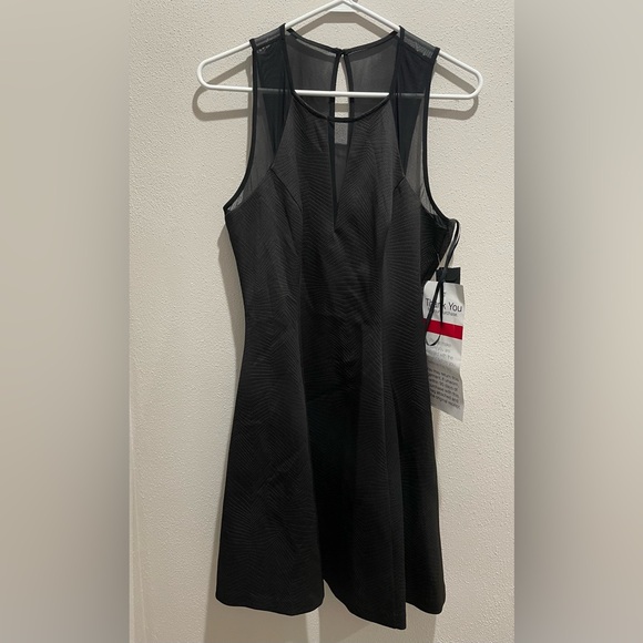 Guess NWT Black Illusion Back‎ Textured Dress. Size 10. Bust 36” waist 29” - Picture 4 of 11